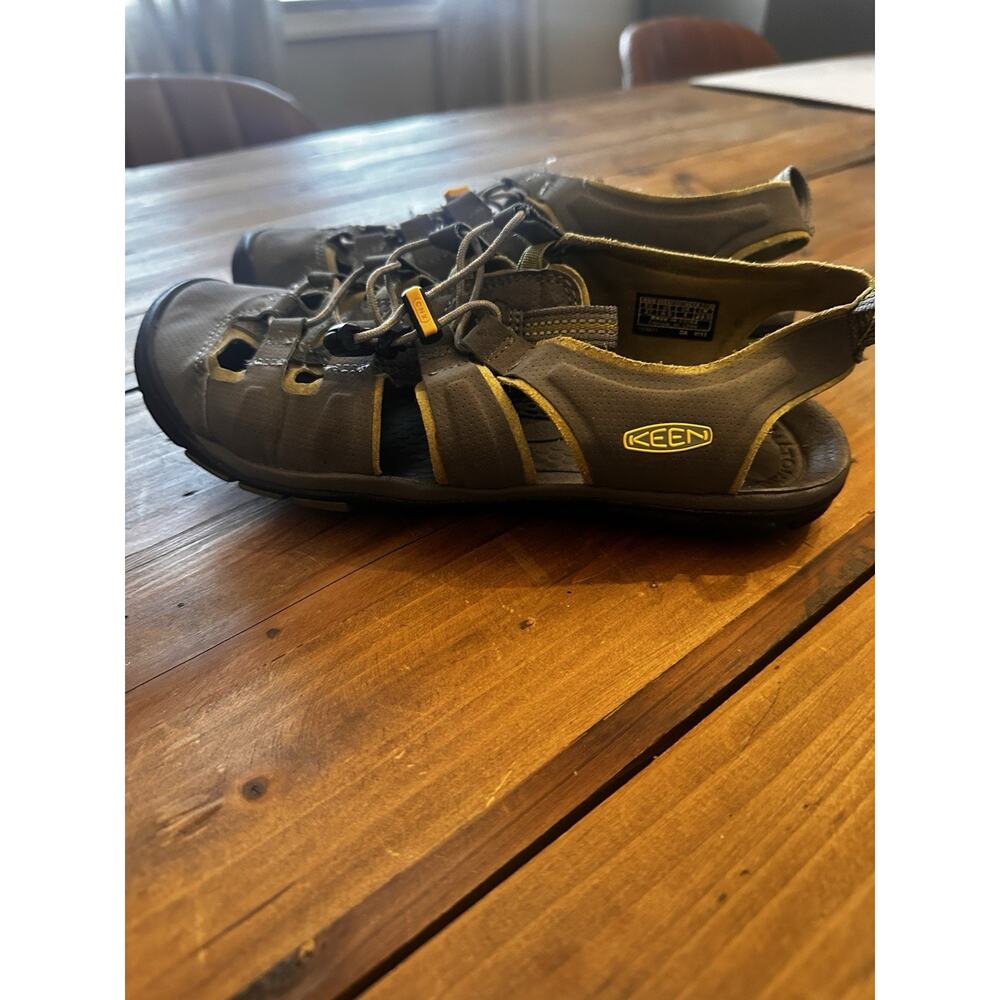 Keen Women’s Size 6.5 Sandals Hiking Water Shoes Granola Earthy Trail